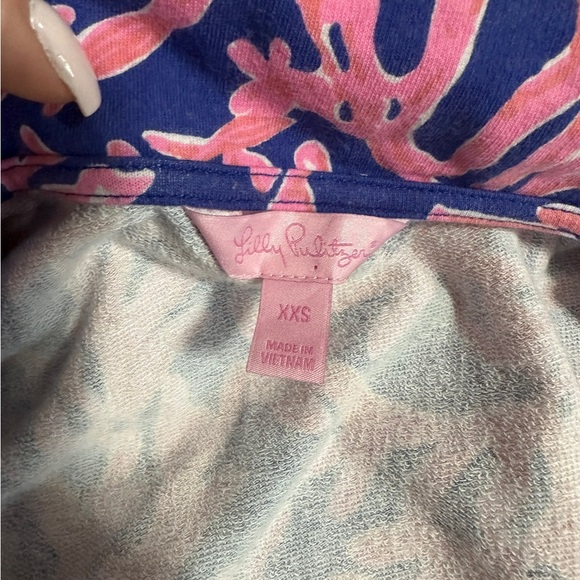 Lilly Pulitzer jacket I’m size XXS. Zippered front. 2 pockets. Lilly hardware - Picture 15 of 15
